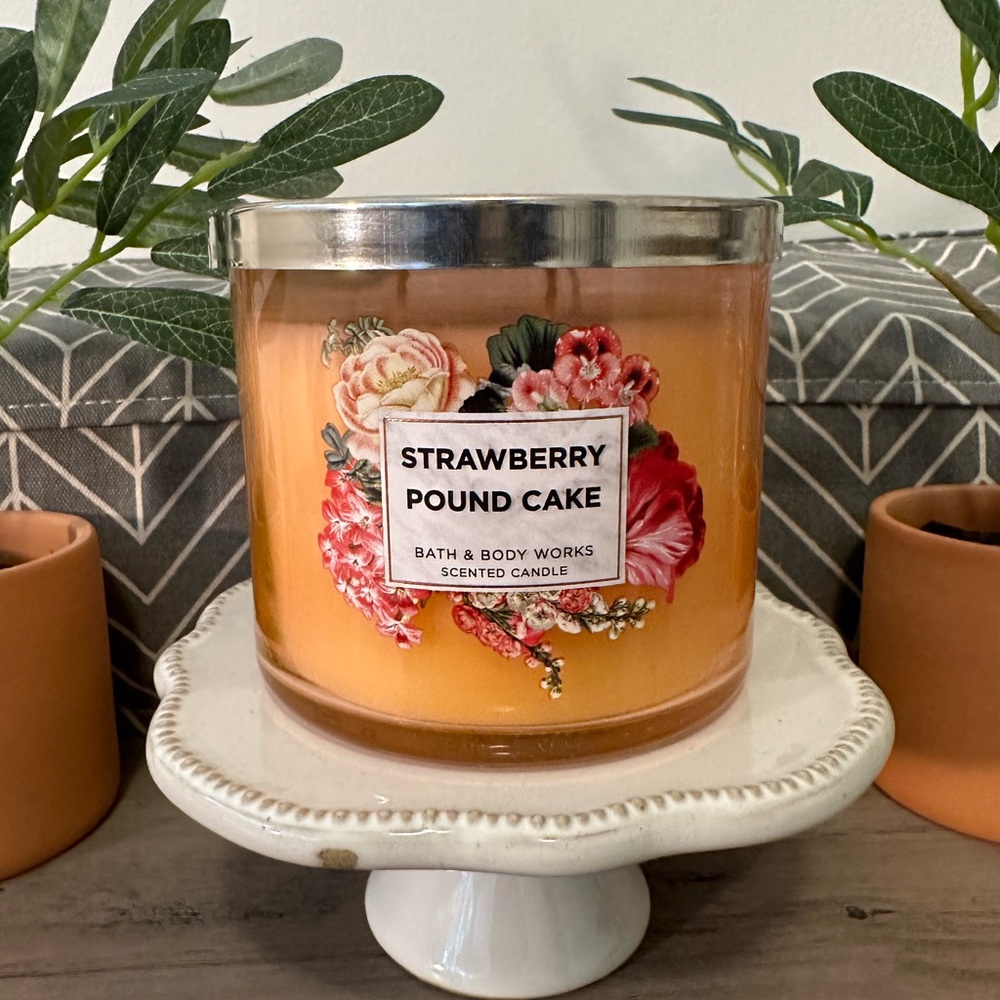 Brand new - Bath & Body Works 3-Wick candle